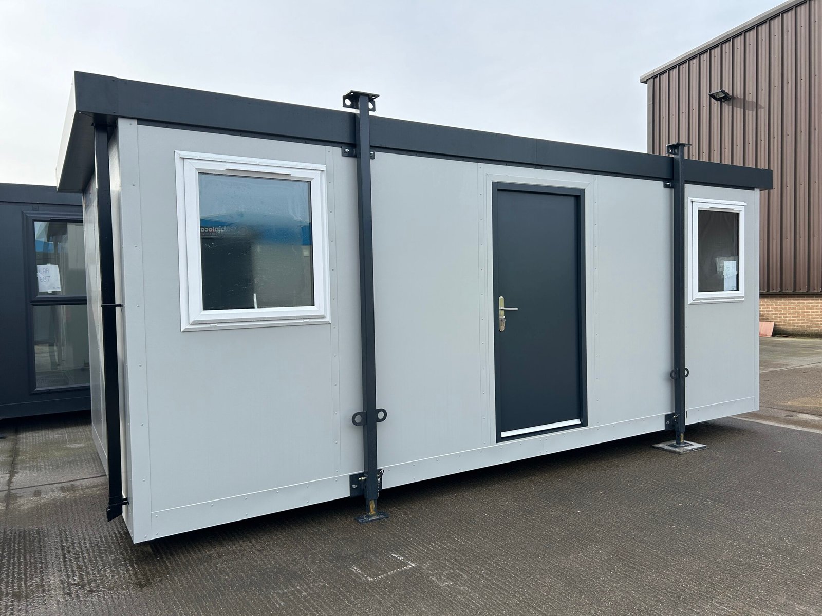 Portable modular office and accommodation cabins
